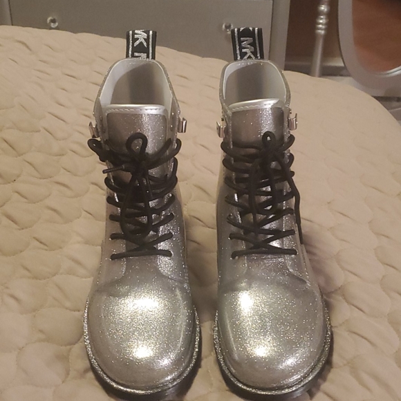Michael kods rain boots (NO BOX SORRY) - Picture 2 of 6